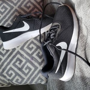 Nike Tanjun Shoes